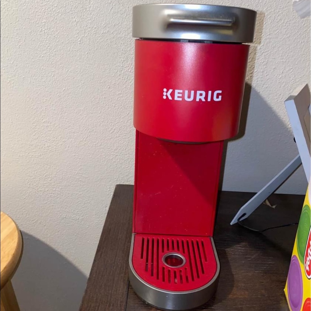 Keurig® K-Mini Plus® Single Serve K-Cup® Pod Coffee Maker in Red
